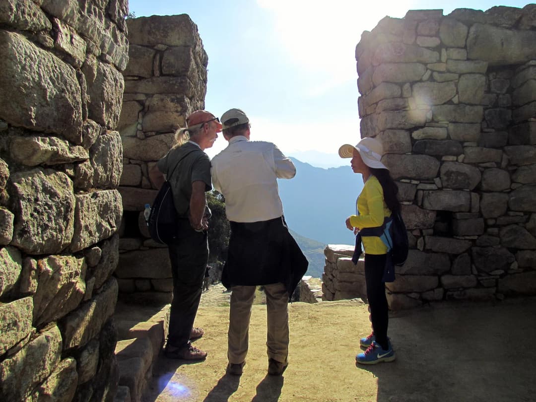 Explorando en compañía — fotografía de muestra en Machu Picchu